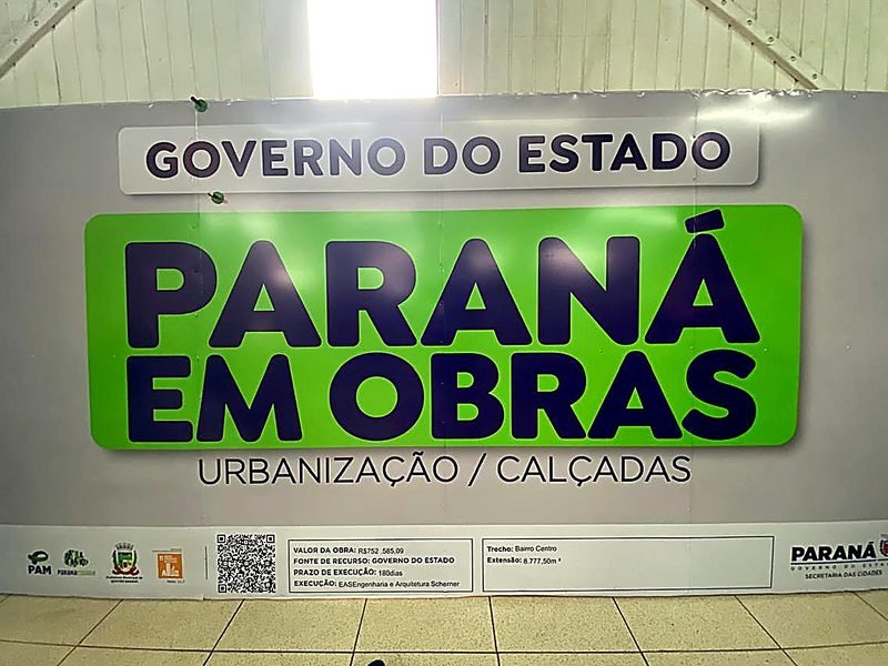 Placa de obra do programa Paraná em Obras produzida pela CRTCOM
